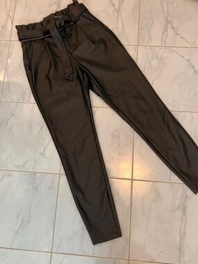 Vera moda High-Waist Black Faux Leather  Pants with Belt. Like new!